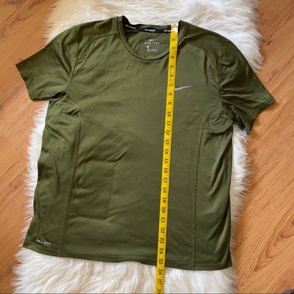 ❌SOLD❌NIKE MEN'S OLIVE GREEN DRI-FIT SHIRT - Picture 6 of 6